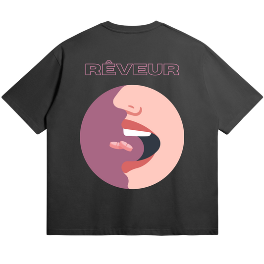 Oversized black streetwear t-shirt “MIND ENTRY” by RÊVEUR — minimalist artistic design featuring abstract lips illustration in pink tones on the back.